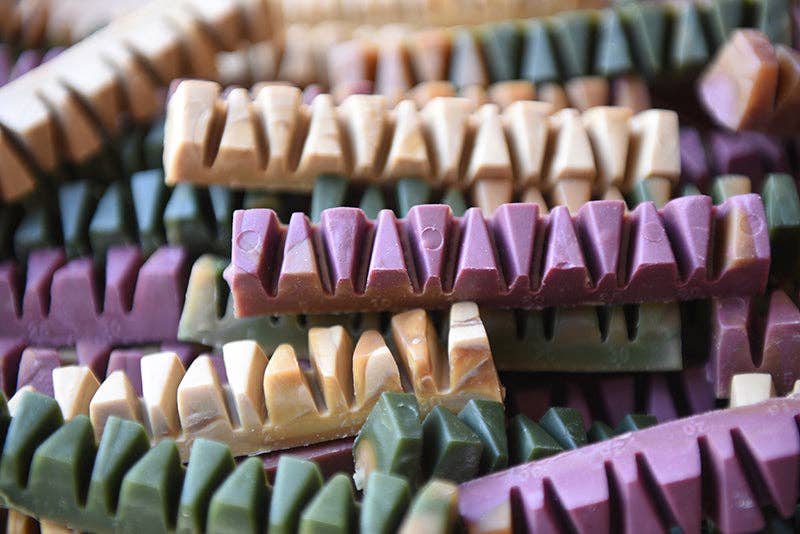 Break A Bar segmented vegan dog treat — 11.5cm with natural break points, snap into training pieces or give whole