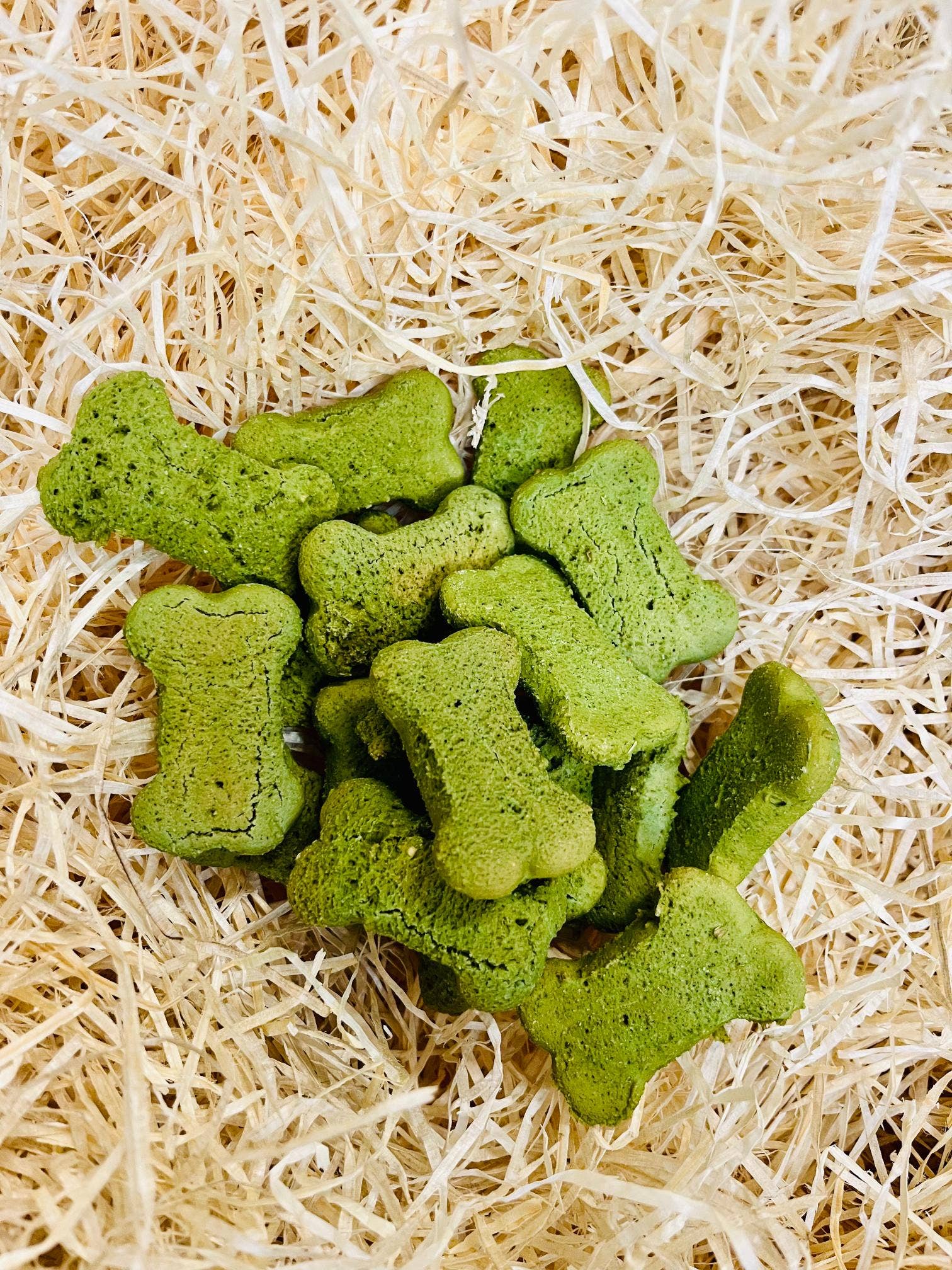 Minty Breath Bones dog treats displayed loose, fun bone-shaped grain-free chews with natural mint flavour.